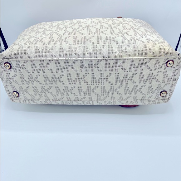 ✨MICHAEL KORS SIGNATURE MK WHITE LARGE TOTE✨ - Picture 6 of 8